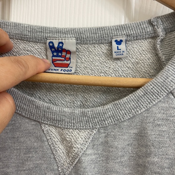 DISNEY women’s short sleeve light-weight sweatshirt - Picture 2 of 4